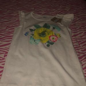 a white short sleeve shirt